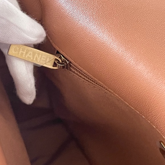 Chanel 19 small 21K caramel in brand new condition. It’s a full set - Picture 9 of 16